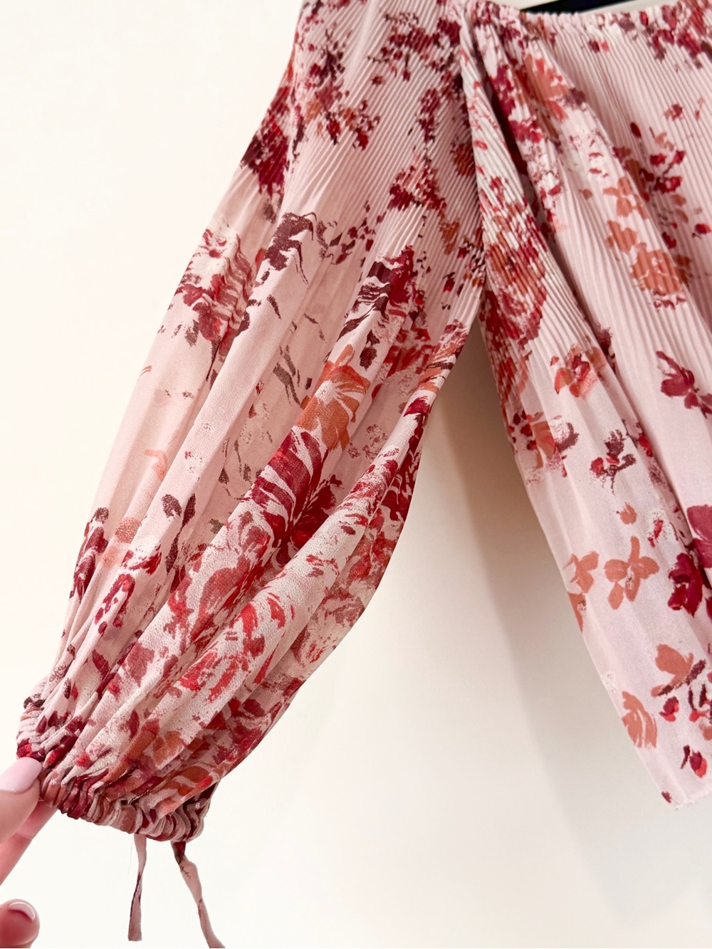 Wilfred Blush Pink Floral Off-Shoulder Peasant Top Aritzia - Picture 5 of 10